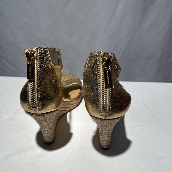 Michael Kors Gold High Heel Sandals with T-Strap - Picture 5 of 13